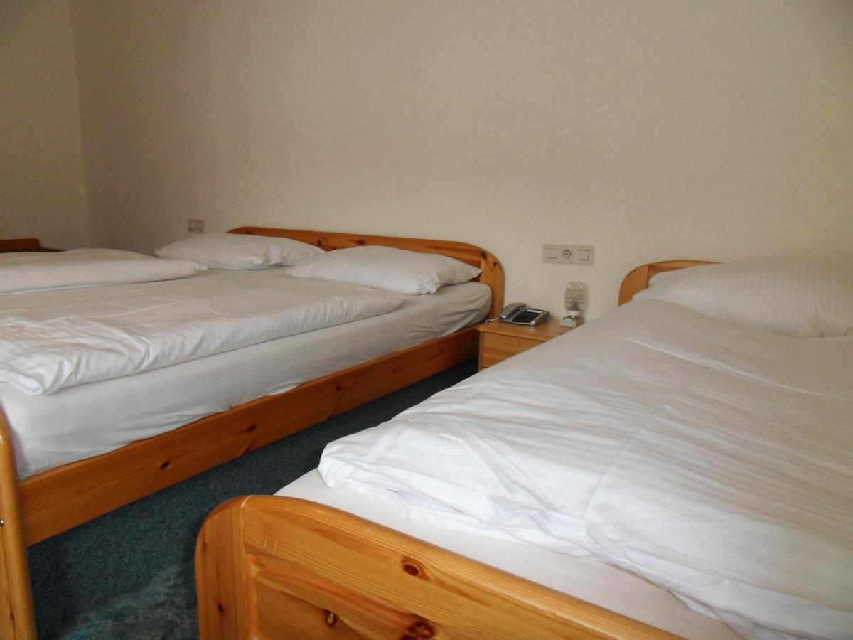 Hotel Gruener Baum Bretzenheim ภายนอก รูปภาพ