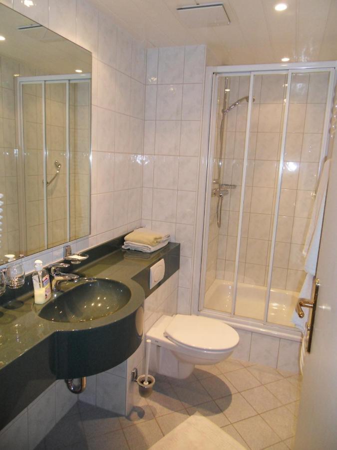 Hotel Gruener Baum Bretzenheim ภายนอก รูปภาพ