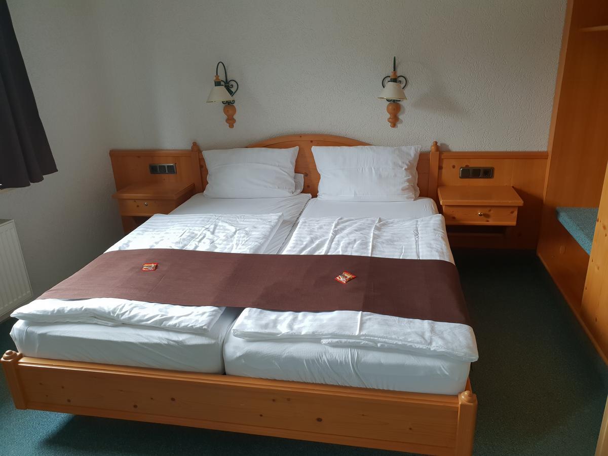Hotel Gruener Baum Bretzenheim ภายนอก รูปภาพ