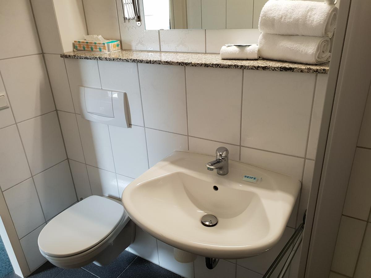 Hotel Gruener Baum Bretzenheim ภายนอก รูปภาพ