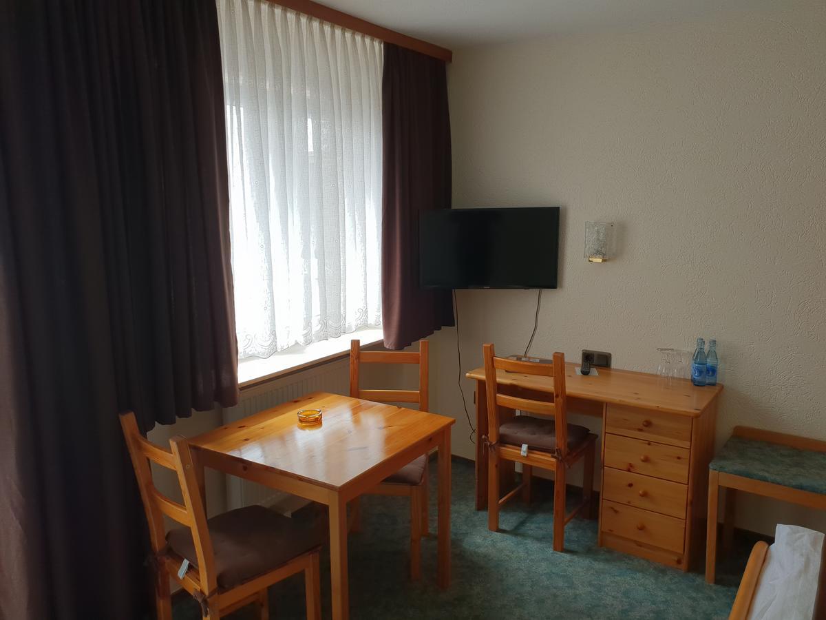 Hotel Gruener Baum Bretzenheim ภายนอก รูปภาพ